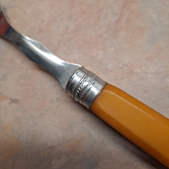 Carving Fork Butterscotch Bakelite Handle 10in c1950s Unsigned Vintage - Picture 3 of 9